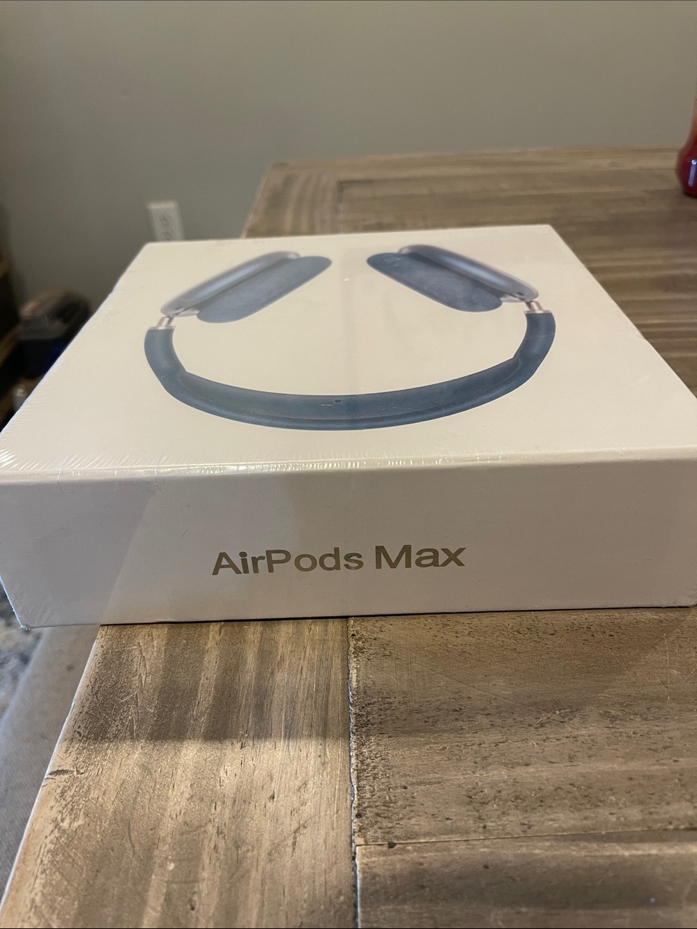 Apple Over-Ear Headphones in Deep Blue and Black - Picture 4 of 5